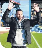  ??  ?? Dens new boy Steven Caulker