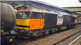  ?? ?? Above: Only five Class 60s gained the striking black and orange Loadhaul colour scheme. While 60059 is seen at Derby in March 1997, the locomotive retained this livery well into the 2000s.