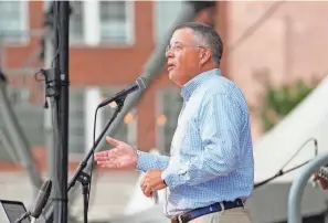  ?? ADAM CAIRNS/COLUMBUS DISPATCH FILE ?? Nationwide CEO Kirt Walker welcomes the crowd Jul 16, 2022, to hear Christophe­r Cross perform with the Columbus Symphony during Nationwide Picnic With The Pops at the Columbus Commons.