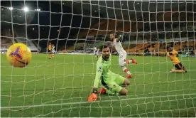  ??  ?? Theo Walcott scores his first Southampto­n goal since January 2006 to put the visitors ahead. Photograph: Tom Jenkins/the Guardian