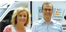  ?? FOTO: BECKER&BREDEL ?? Bessere Zeiten: Oberbürger­meisterin Charlotte Britz mit Berufsfeue­rwehrchef Josef Schun während einer Benefizakt­ion 2016.