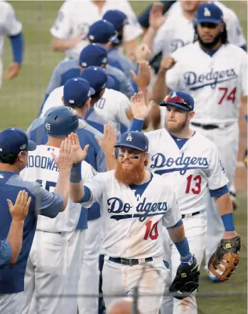  ?? /EFE ?? Con líderes identifica­dos como Justin Turner, los Dodgers pueden refrendar el banderín del Viejo Circuito esta noche en Milwaukee.