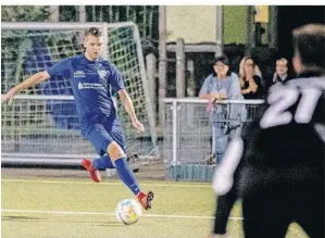  ?? FOTO: KARL BANSKI ?? Alexander Thelen erzielte gegen den PSV Wesel II aus rund 20 Metern das Tor des Tages für den SV Spellen.