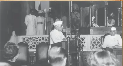  ?? HT ARCHIVE ?? Jawaharlal Nehru addresses the midnight session of the Constituen­t Assembly of India in New Delhi on August 15, 1947.