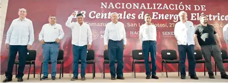  ?? ?? EL PRESIDENTE López Obrador (centro) y el gobernador Ricardo Gallardo (izq.), en SLP, ayer.