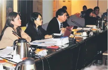  ??  ?? Dr Ong (third, left) chairing the recent meeting of Suksar officials.