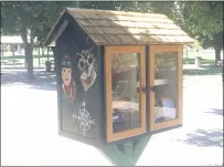  ?? STEVE SCHOONOVER — ENTERPRISE-RECORD ?? Chico artist Christine MacShane has painted some of the Free Little Library houses like this one at Oak Way Park. This is one of 11 maintained by Chico Friends of the Library in need of youth books.