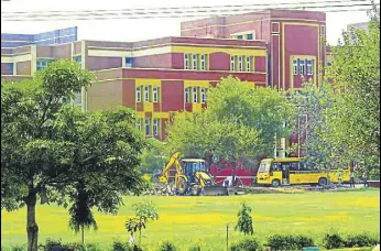  ?? PARVEEN KUMAR/HT PHOTO ?? Repair work going on at Ryan Internatio­nal School in Gurgaon on Tuesday. The school has been ordered to implement several safety measures and has been closed.