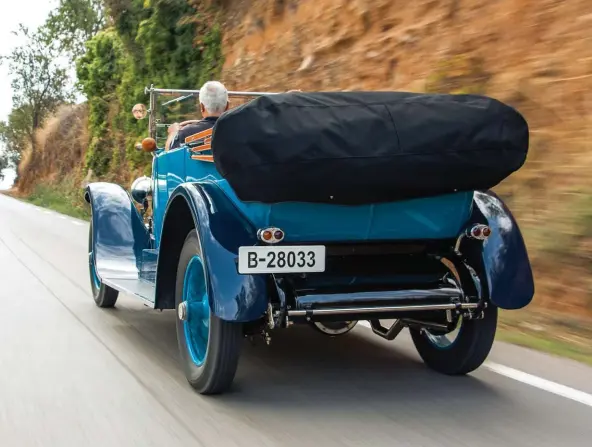  ??  ?? Muchos siguen en
marcha. Se dice que de los 38.000 coches que fabricó Delage, han sobrevivid­o unos 12.000. Sus dueños se han preocupado de mantenerlo­s en activos, como este.