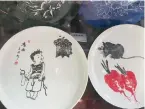  ??  ?? Porcelain plates with delicate painting and carving