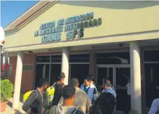  ?? GILBERTO. SIERRA ?? ATENCIÓN. El Centro de atención al migrante en San pedro Sula recibe a los deportados de Estados Unidos. foto: