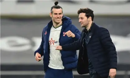  ?? ?? Ryan Mason with Gareth Bale after the win over Sheffield United. Photograph: Justin Setterfiel­d/EPA