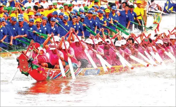  ?? HONG MENEA ?? Dragon boat crews take part in races as part of Water Festival celebratio­ns on the Tonle Sap river in Phnom Penh last week. Eleven boats sank over the course of the three-day festival but no one died or was injured, authoritie­s reported.