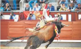  ?? // PLAZA 1 ?? Mario Alcalde, cogido con suma violencia por el cuarto novillo