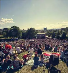  ?? BÅRD GUNDERSEN / MINIØYA
FOTO: ?? – Miniøya har ikke en ballongfri fortid, men nå lover vi bot og bedring, sier festivalen­s kunstneris­ke leder, Henriette Larsen.