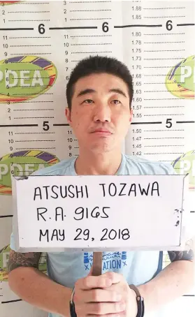  ?? / GIKAN SA PDEA -7 ?? ■GIPOSASAN. Si Atsushi Tosawa, 39, gipusasan human nakuhaan og usa ka bulto sa shabu, upat ka syringes, daghang tinfoil, mga putos sa shabu nga gigamit, hinimo nga mga tooter, lighter ug cards sama sa ATM, sulod sa usa ka lawak sa usa ka hotel sa Barangay Sta. Cruz, Cebu City diin nag-abang siya sulod na sa usa ka buwan.