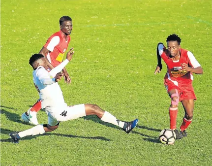  ?? Picture: SINO MAJANGAZA ?? THAT SINKING FEELING: The Dolphins attacking midfielder Mphindisi Selepe goes on a surging run, but it was not enough as Buya Msuthu won the ABC Motsepe playoffs Group A encounter at Buffalo City Stadium yesterday to sit at the top of the group