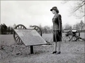  ?? Contribute­d ?? A WAC stands at the Slocumb’s Battery plaque at the present-day Tour Stop No. 1 in Chickamaug­a Battlefiel­d.