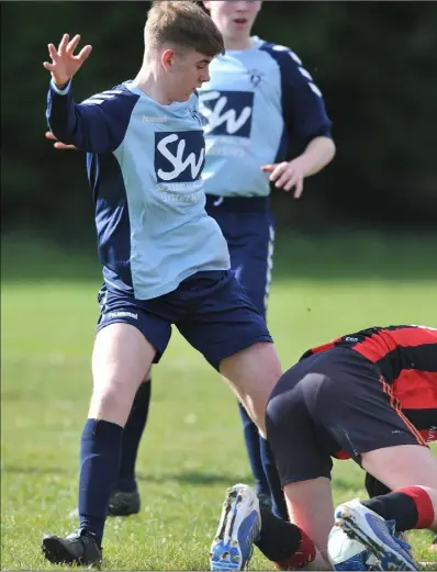  ??  ?? Conor Walsh, Ardee Celtic keeps close as Kieran Murphy, Bellurgan struggles to regain possession.