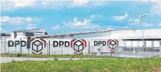  ?? FOTO: POHL ?? Im DPD-Depot im Industrieg­ebiet Rammelswie­sen sind die Kapazitäte­n derzeit knapp. Nachdem überrasche­nd ein Subunterne­hmer die Zusammenar­beit beendet hat, herrscht Rückstau bei der Paketzuste­llung.