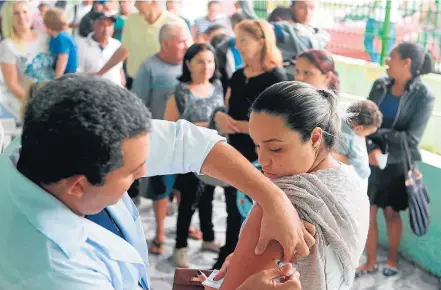  ?? NILTON FUKUDA/ESTADÃO-8/1/2018 ?? Posto. Especialis­tas dizem que série mais longa cria um cenário que ‘não é real’ e destacam baixa adesão nas campanhas