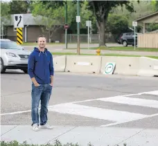  ?? LIAM RICHARDS ?? Blayne Hoffman, a resident in the Avalon neighbourh­ood, stands at the intersecti­on of Glasgow Street and Clarence Avenue in Saskatoon. The city installed a concrete barrier to restrict traffic.