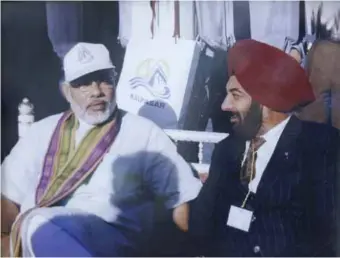  ??  ?? Hon'ble Prime Minister of India, Shri Narendra Modi with Arvinder S Brara, Chairman and Managing Director