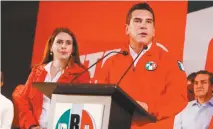  ??  ?? Alejandro Moreno Cárdenas, gobernador de Campeche con licencia, se alzó como virtual ganador de la elección interna del PRI.