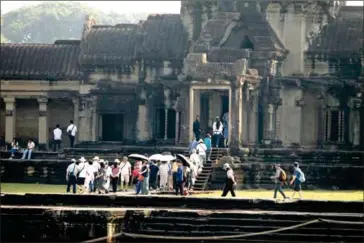  ?? HENG CHIVOAN ?? Tourists visiting Angkor Wat Temple in Siem Reap province on January 21.