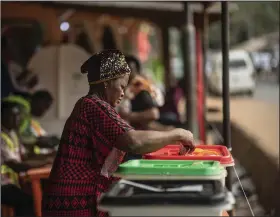  ?? (AP/Mosa’ab Elshamy) ?? A woman casts her vote Saturday during the presidenti­al elections in Agulu, Nigeria.