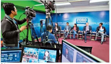  ??  ?? Debate Los participan­tes en el foro fueron expusieron diferentes puntos de vista y su participac­ión en este foro fue propuesta por la organizaci­ón de El País que Viene.