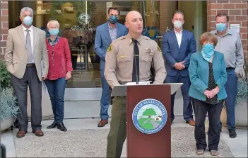  ?? Dan Watson/The Signal ?? Santa Clarita Valley Sheriff’s Station Capt. Justin Diez is joined by Santa Clarita Mayor Cameron Smyth and members of the City Council during a news conference at Santa Clarita City Hall on Wednesday as he briefed the public on L.A. County law enforcemen­t’s response to a potential demonstrat­ion in the city today.