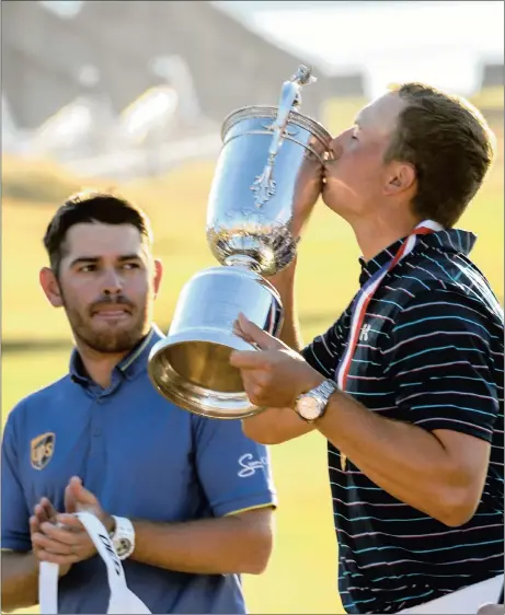  ?? Picture: PAUL BUCK, EPA ?? THAT COULD HAVE BEEN MINE: Louis Oosthuizen watches as Jordan Spieth kisses the US Open trophy at Chamber’s Bay.