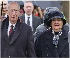  ??  ?? Lucky...Sir Bobby Charlton, who Harry rescued, and wife Norma