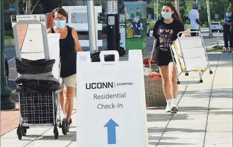  ?? Erik Trautmann / Hearst Connecticu­t Media ?? About 265 UConn-Stamford students, including freshman Sophia Magrone, right, accompanie­d by her mom, Mary Jo Magrone, of Bethel, move into the 900 Washington Blvd. residence hall on Aug. 14.