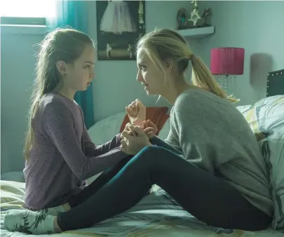  ?? PHOTO COURTOISIE MARLÈNE GÉLINEAU-PAYETTE ?? Personnage central de la première saison de Fugueuse, Fanny (Ludivine Reding), ici avec sa soeur Anabel (Mayssa Resendes), pourrait être de retour dans la deuxième saison qui a été confirmée.