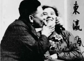  ??  ?? Chiang Kai-shek’s son, Jiang Jingguo, with his Belarusian wife, Faina Vakhreva, whom he met at a machine-building plant in the Urals in the early 1930s