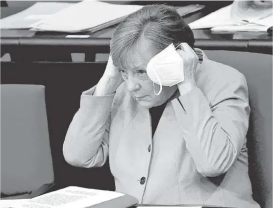  ?? FILIP SINGER / EFE ?? La gobernante europea durante la sesión de control, ayer, en el Bundestag.