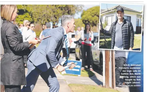  ?? Pictures: ALAN BARBER ?? SOLD: Animated Harcourts auctioneer Joe Grgic sells 54 Guthrie Ave, North Geelong, which was bought by Rob Knight (above).