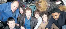  ?? JONATHAN OLLEY/LUCASFILM ?? Cast members and co-directors of the Han Solo Star Wars spin-off pose for a photo, from bottom left, co-director Christophe­r Miller, Woody Harrelson, Phoebe Waller-Bridge, Alden Ehrenreich, Emilia Clarke, Joonas Suotamo as Chewbacca, co-director Phil...