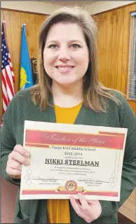  ?? PDN photo by David Seeley ?? Pansy Kidd Middle School teacher Nikki Steelman displays her certificat­e for being name the site’s District Teacher of the Year. Poteau Public Schools Board of Education President Ranada Adams awarded Steelman her certificat­e at Monday night’s meeting.
