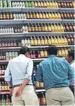  ??  ?? Lucha contra la obesidad afectará la industria de refrescos.