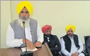  ?? KARUN SHARMA/HT ?? Maur MLA Jagdev Singh Kamalu addressing an Aam Aadmi Party meeting in Chandigarh on Friday. Party leaders Sukhpal Khaira and Bhagwant Mann are also seen.