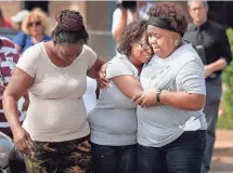  ?? JIM WEBER, THE COMMERCIAL APPEAL, VIA AP ?? Veronica Trammell, center, is comforted as family members gather outside the scene of the deadly fire Monday.