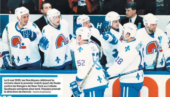  ?? PHOTO D’ARCHIVES ?? Le 6 mai 1995, les Nordiques célèbrent la victoire dans le premier match quart de finale contre les Rangers de New York au Colisée. Quelques semaines plus tard, l’équipe prenait la direction de Denver.