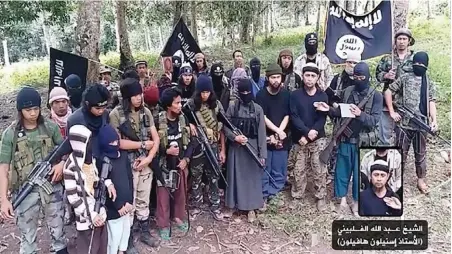  ??  ?? ISIS website shows members of the local PRO-ISIS group in southern Philippine­s.