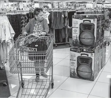  ?? Josie Norris / Staff photograph­er ?? Shoppers World now occupies the space at South Park Mall vacated by Bealls.