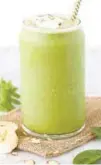  ?? YOUTUBEPIC ?? Matcha green tea smoothie provides antioxidan­ts and gentle energy.
–