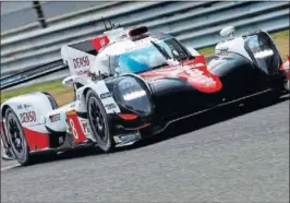  ??  ?? LMP1. El Toyota TS050 Hybrid seguirá compitiend­o en 2018.