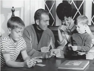  ?? PACKER PLUS FILES ?? Bart Starr relaxes at home and plays cards with sons, Bart Jr., (left) and Bret, as his wife, Cherry, looks on in 1967. Bret died tragically in 1988 at the age of 24 from drug abuse. The Starrs would later join the fight against drug abuse and always were ready to help those in need.